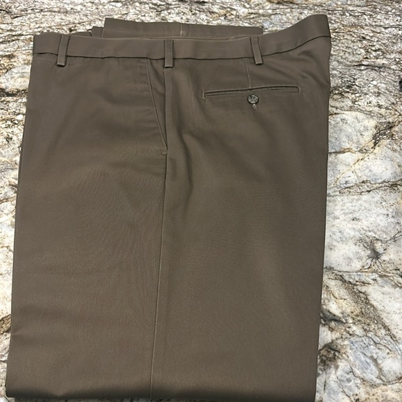 Dockers Straight Fit W42 L32 - Picture 1 of 10